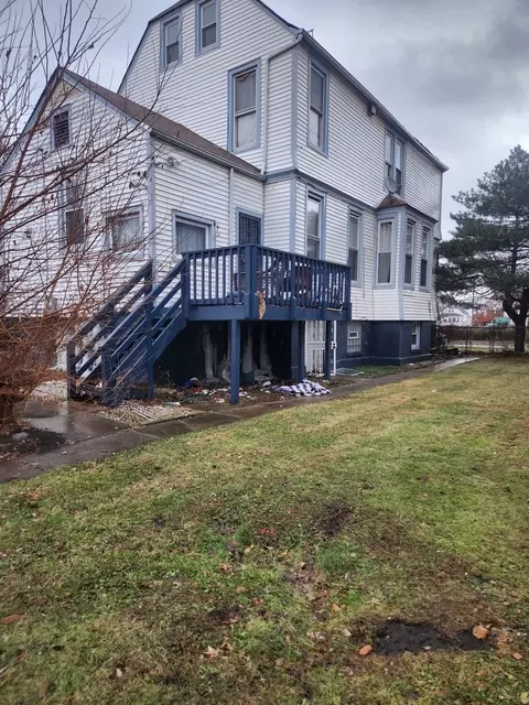 9226 S Phillips Ave, Chicago, IL 60617 photo 3