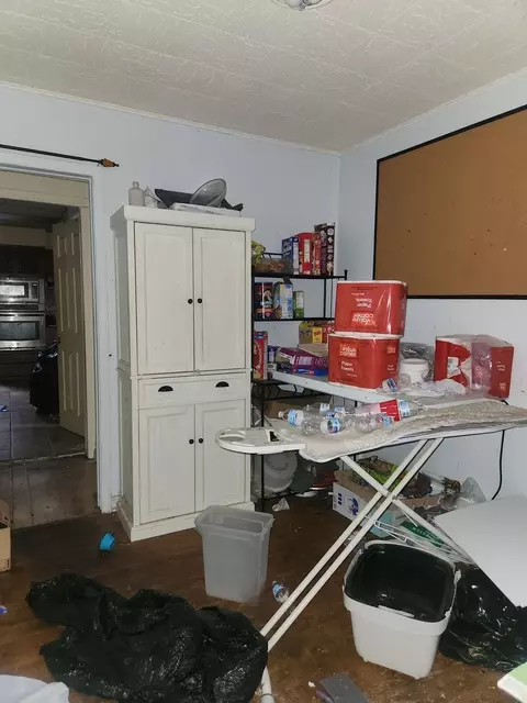 9226 S Phillips Ave, Chicago, IL 60617 photo 6