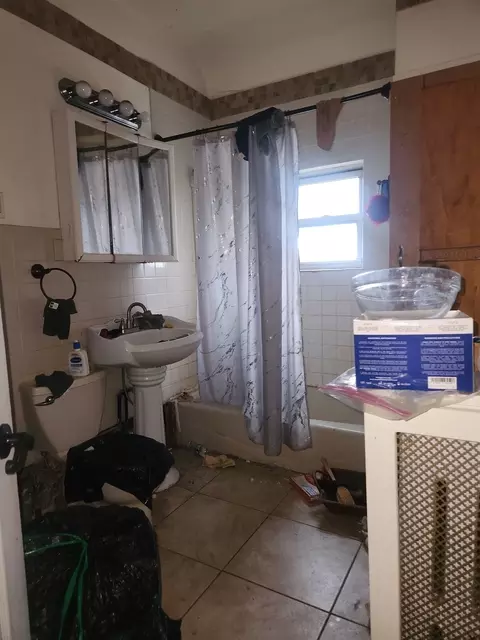 9226 S Phillips Ave, Chicago, IL 60617 photo 7