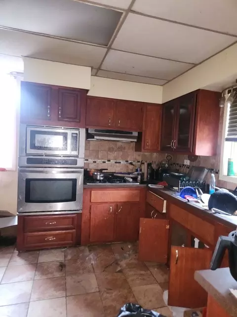 9226 S Phillips Ave, Chicago, IL 60617 photo 4
