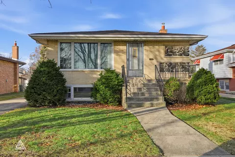 9028 Meade Ave, Oak Lawn, IL 60453