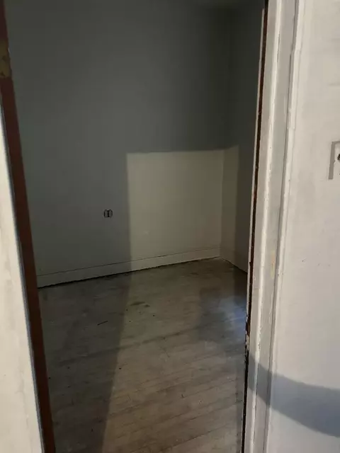 Bedroom - 1114 W Polk St, Chicago, IL 60607 photo 3 of 5
