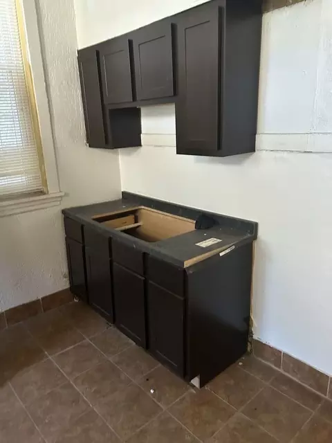 Kitchen - 1114 W Polk St, Chicago, IL 60607 photo 1 of 3