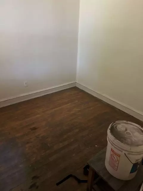 Bedroom - 1114 W Polk St, Chicago, IL 60607 photo 2 of 5