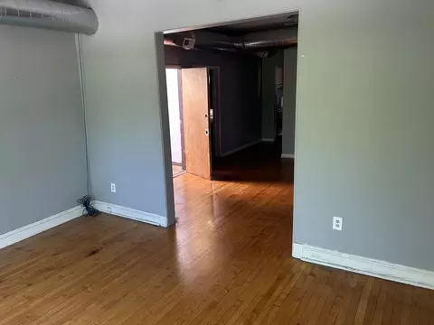 Living - 1114 W Polk St, Chicago, IL 60607 photo 1 of 3