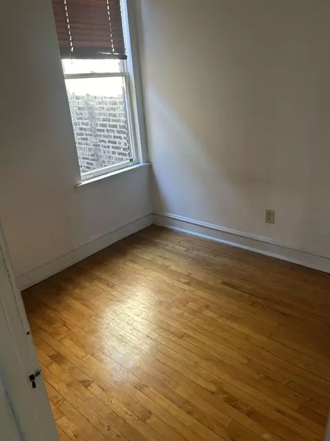 Bedroom - 1114 W Polk St, Chicago, IL 60607 photo 5 of 5
