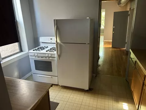 Kitchen - 1114 W Polk St, Chicago, IL 60607 photo 3 of 3