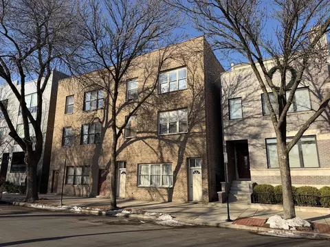 Exterior - 1114 W Polk St, Chicago, IL 60607 photo 2 of 3
