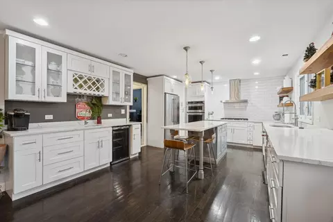 365 61st St, Willowbrook, IL 60527 photo 4