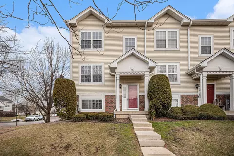 685 Holiday Ln, Hainesville, IL 60073