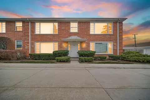 1501 Plymouth Pl #2W, Glenview, IL 60025