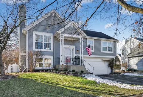 251 Arlington Ln, Grayslake, IL 60030