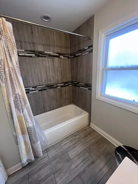 Bath - 937 E 84th Pl, Chicago, IL 60619 photo 7 of 9