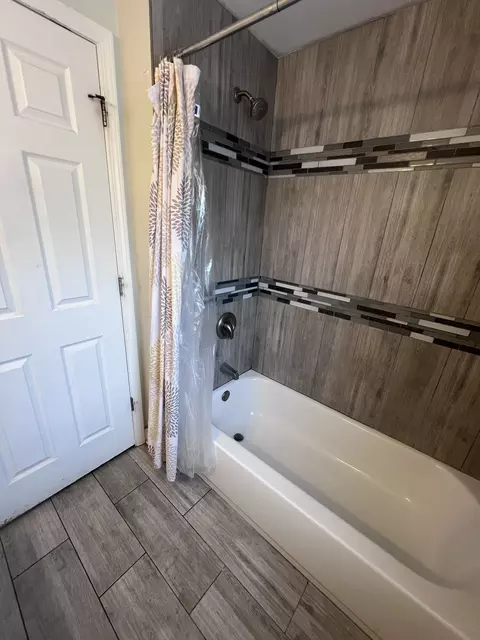 Bath - 937 E 84th Pl, Chicago, IL 60619 photo 3 of 9
