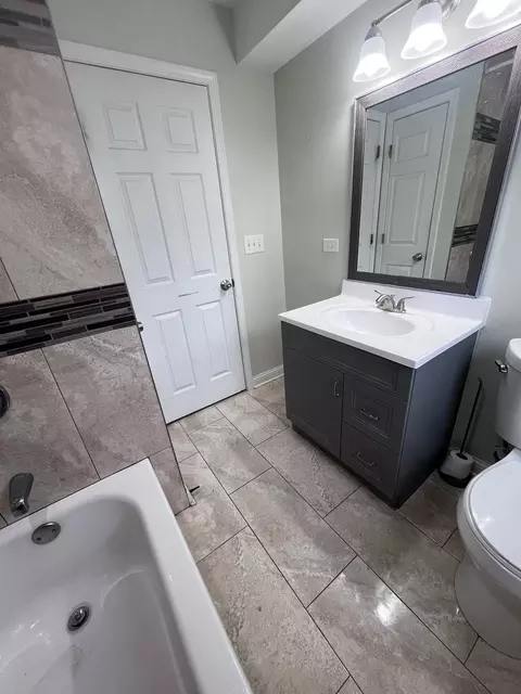 Bath - 937 E 84th Pl, Chicago, IL 60619 photo 2 of 9