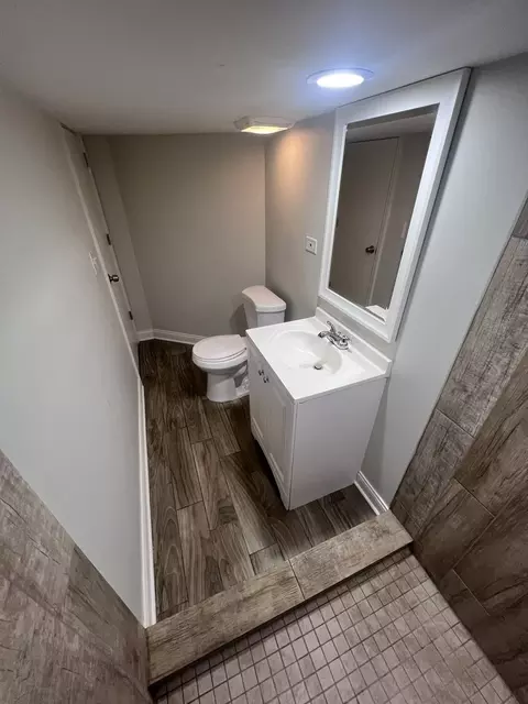 Bath - 937 E 84th Pl, Chicago, IL 60619 photo 5 of 9