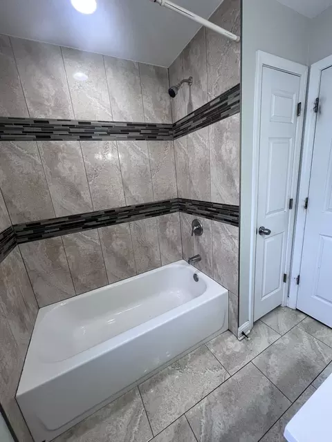 Bath - 937 E 84th Pl, Chicago, IL 60619 photo 8 of 9