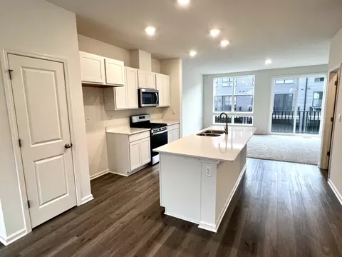 Kitchen - 375 Summit Cir, Lombard, IL 60148 photo 3 of 6