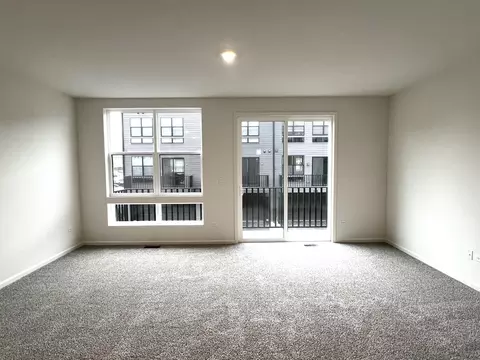 Living - 375 Summit Cir, Lombard, IL 60148 photo 3 of 6