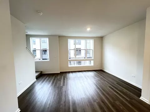 Living - 375 Summit Cir, Lombard, IL 60148 photo 2 of 6