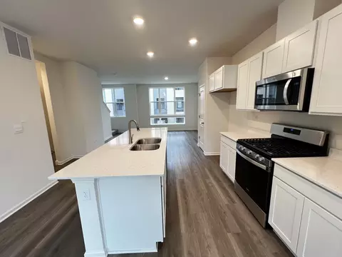 Kitchen - 375 Summit Cir, Lombard, IL 60148 photo 2 of 6