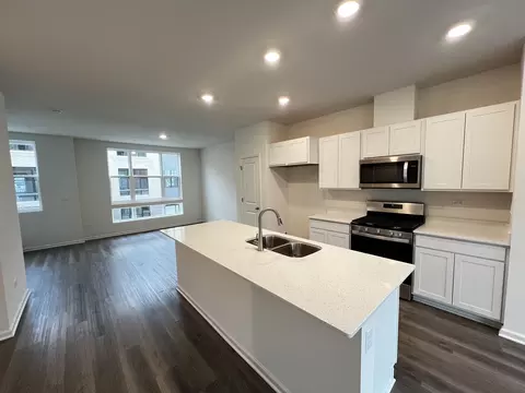 Kitchen - 375 Summit Cir, Lombard, IL 60148 photo 1 of 6