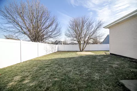 Exterior - 1420 E Cap Cir, Bourbonnais, IL 60914 photo 3 of 4