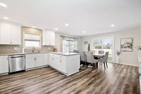 Kitchen - 1420 E Cap Cir, Bourbonnais, IL 60914 photo 1 of 3