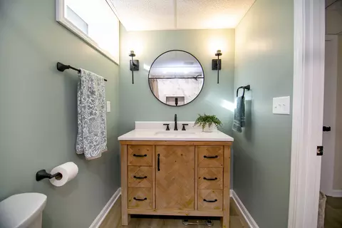 Bath - 1420 E Cap Cir, Bourbonnais, IL 60914 photo 5 of 6