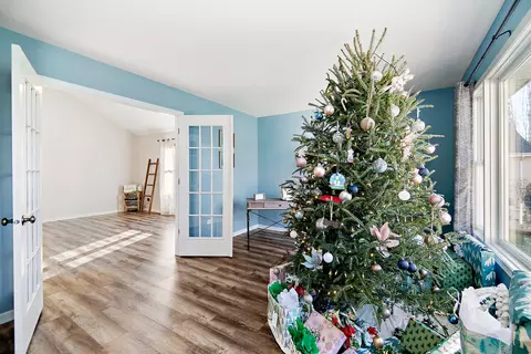 Entry Way - 1420 E Cap Cir, Bourbonnais, IL 60914 photo 2 of 4