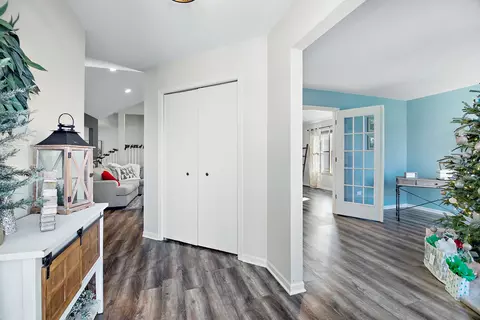 Entry Way - 1420 E Cap Cir, Bourbonnais, IL 60914 photo 1 of 4