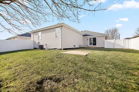 Exterior - 1420 E Cap Cir, Bourbonnais, IL 60914 photo 4 of 4