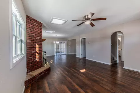 Living - 522 E 5th St, Kewanee, IL 61443 photo 2 of 5