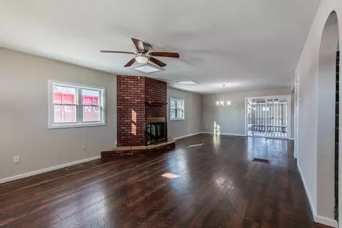 Living - 522 E 5th St, Kewanee, IL 61443 photo 1 of 5