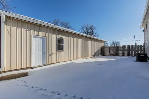 Exterior - 522 E 5th St, Kewanee, IL 61443 photo 2 of 3