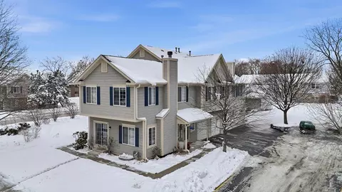 350 Windsor Ct #D, South Elgin, IL 60177