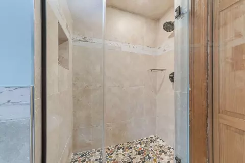 Bath - 410 W Reader St, Elburn, IL 60119 photo 5 of 5