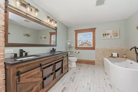 Bath - 410 W Reader St, Elburn, IL 60119 photo 3 of 5