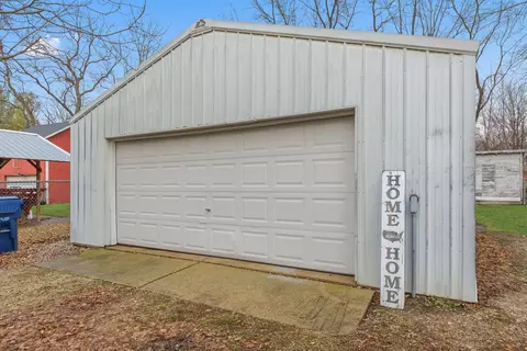Exterior - 410 W Reader St, Elburn, IL 60119 photo 4 of 5