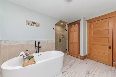 Bath - 410 W Reader St, Elburn, IL 60119 photo 4 of 5