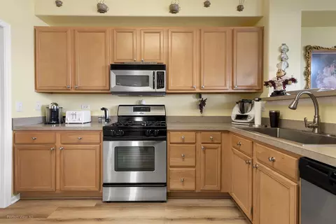 Kitchen - 20524 Mcgilvray Dr, Crest Hill, IL 60403 photo 1 of 2