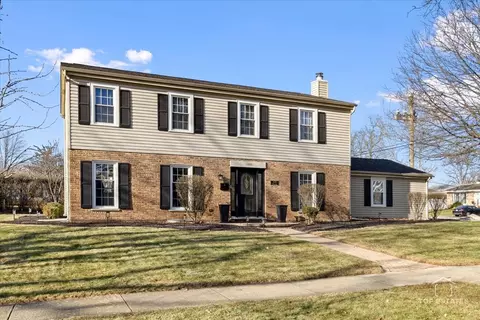 1006 Apple Ln, Lombard, IL 60148