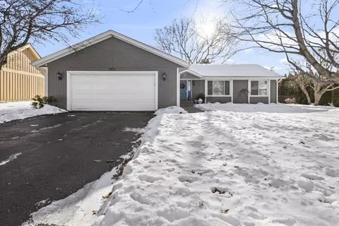 5901 Sandringham Ln, Rockford, IL 61107