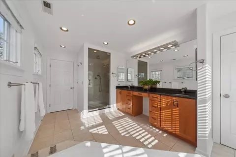 Bath - 100 Williamsburg Rd, Evanston, IL 60203 photo 3 of 4