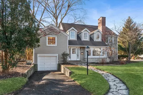 100 Williamsburg Rd, Evanston, IL 60203