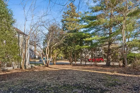 Exterior - 100 Williamsburg Rd, Evanston, IL 60203 photo 4 of 6