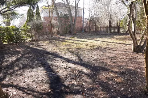 Exterior - 100 Williamsburg Rd, Evanston, IL 60203 photo 5 of 6