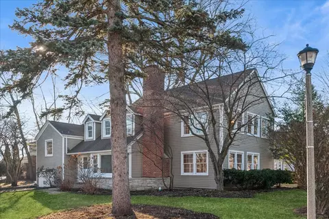 Exterior - 100 Williamsburg Rd, Evanston, IL 60203 photo 6 of 6