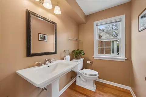 Bath - 100 Williamsburg Rd, Evanston, IL 60203 photo 1 of 4
