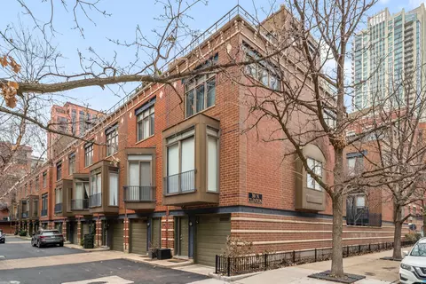 310 N Clinton St #E, Chicago, IL 60661